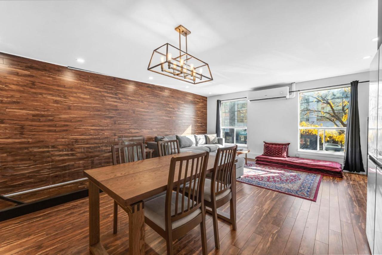 Amazing Fully Renovated Apartment On Queen St. Торонто Екстериор снимка