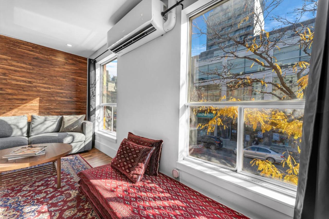 Amazing Fully Renovated Apartment On Queen St. Торонто Екстериор снимка